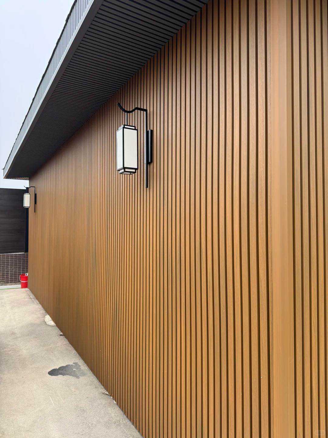 Technische trends voor WPC-wandpanelen 2026: co-extrusie, slimme oppervlakken en circulaire brandveiligheid