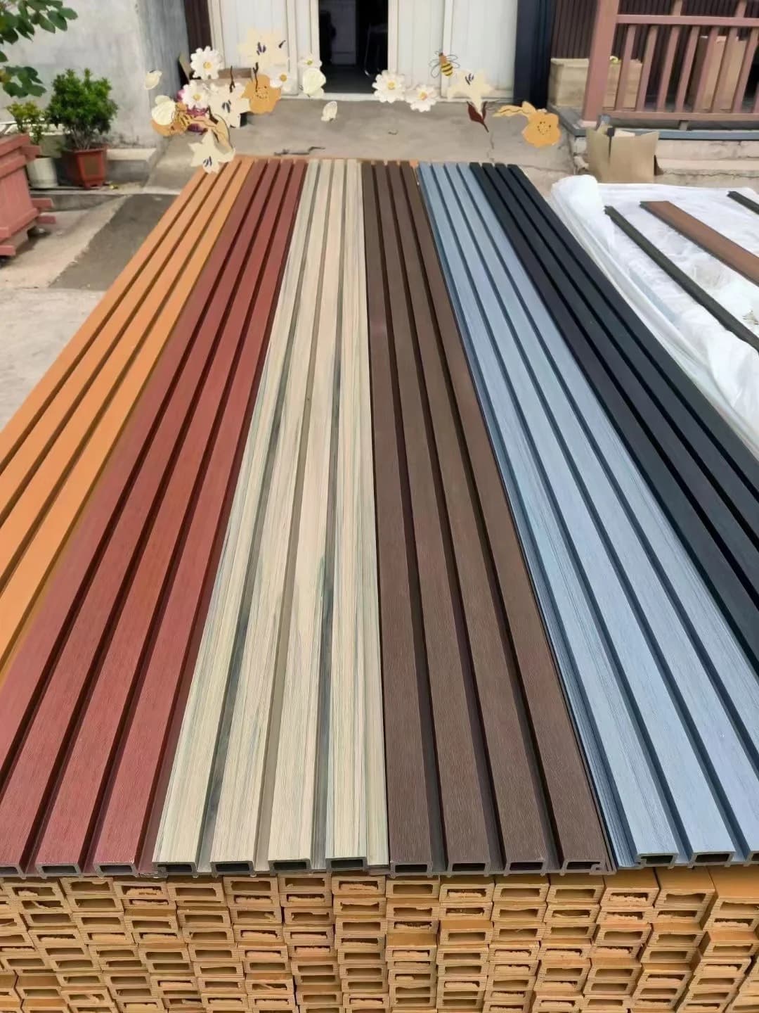 Verzending van WPC-wandpanelen: 3 grote risico's en hoe Necowood uw container beschermt